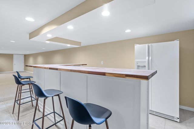 8205 Pipilo Pl, Louisville, KY 40242