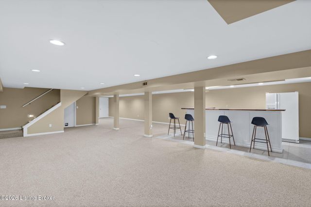 8205 Pipilo Pl, Louisville, KY 40242