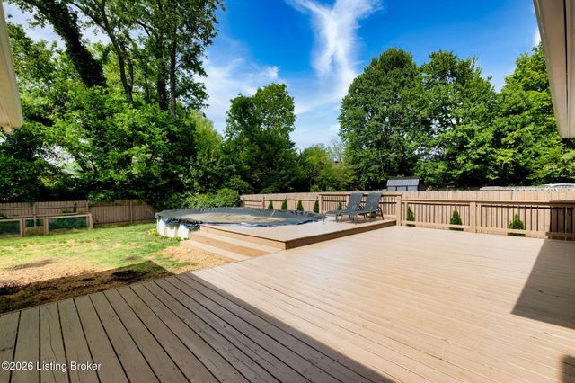 8205 Pipilo Pl, Louisville, KY 40242