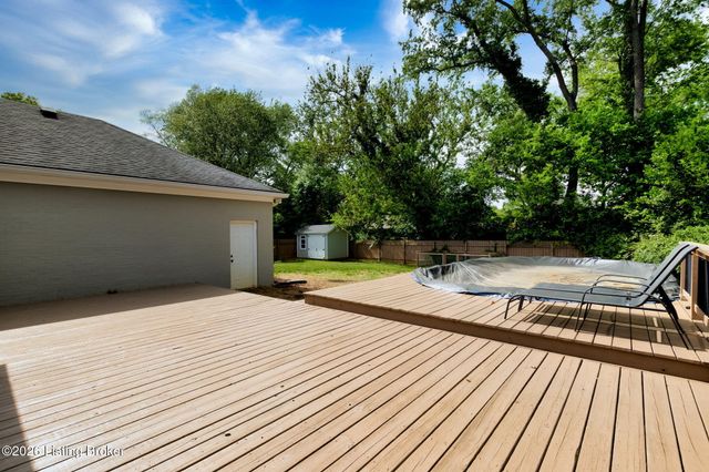 8205 Pipilo Pl, Louisville, KY 40242