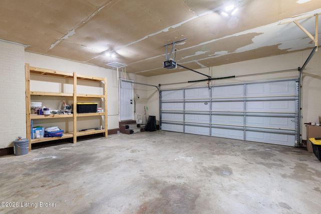 8205 Pipilo Pl, Louisville, KY 40242