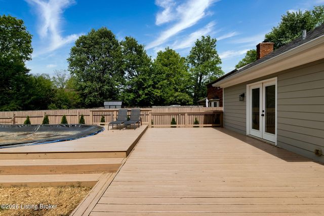 8205 Pipilo Pl, Louisville, KY 40242