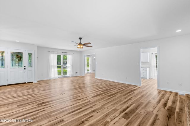 8205 Pipilo Pl, Louisville, KY 40242