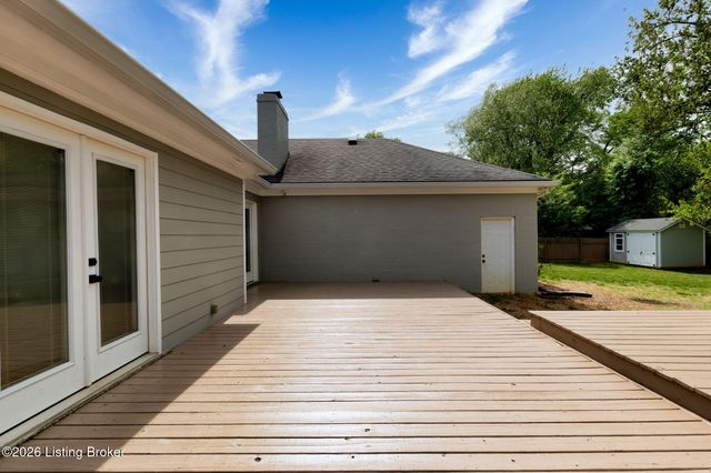 8205 Pipilo Pl, Louisville, KY 40242