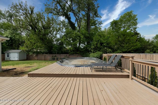 8205 Pipilo Pl, Louisville, KY 40242