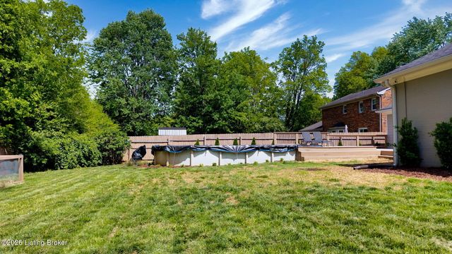 8205 Pipilo Pl, Louisville, KY 40242