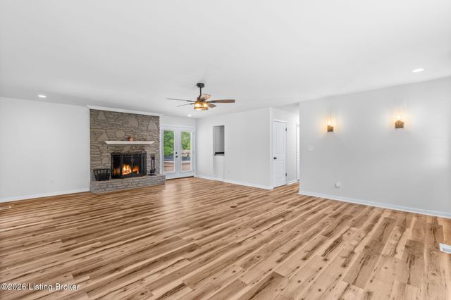 8205 Pipilo Pl, Louisville, KY 40242