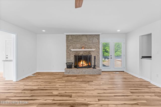 8205 Pipilo Pl, Louisville, KY 40242