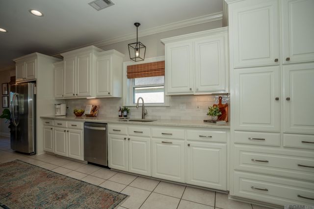 14164 Bayou Terrace Dr, St Amant, LA 70774