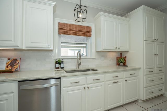 14164 Bayou Terrace Dr, St Amant, LA 70774