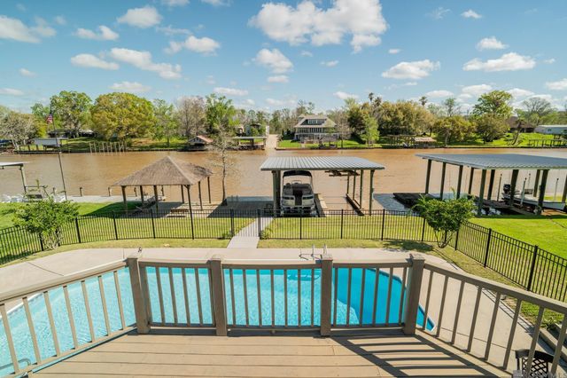 14164 Bayou Terrace Dr, St Amant, LA 70774