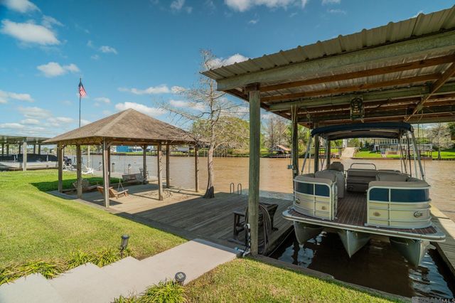 14164 Bayou Terrace Dr, St Amant, LA 70774