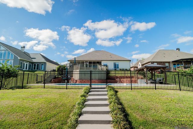 14164 Bayou Terrace Dr, St Amant, LA 70774