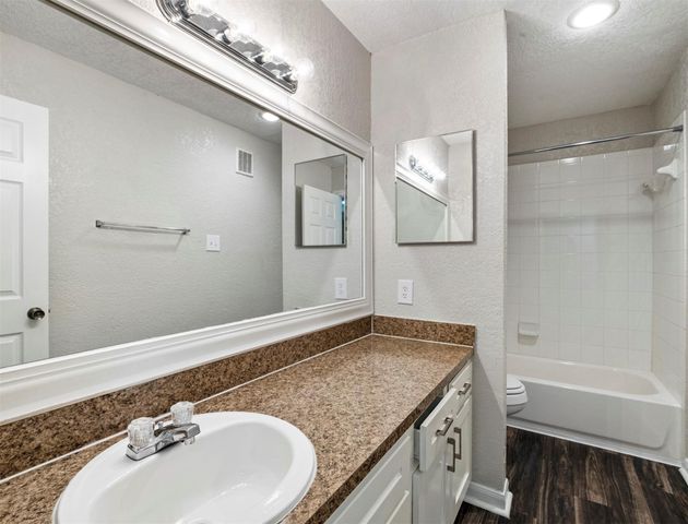 12500 Sandpiper Drive 27, Houston, TX 77035