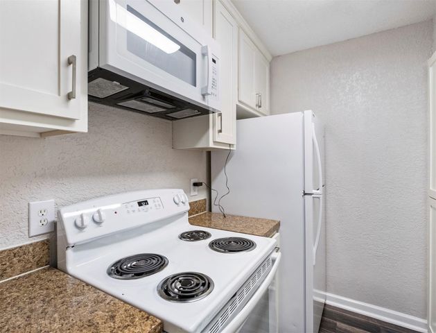12500 Sandpiper Drive 27, Houston, TX 77035
