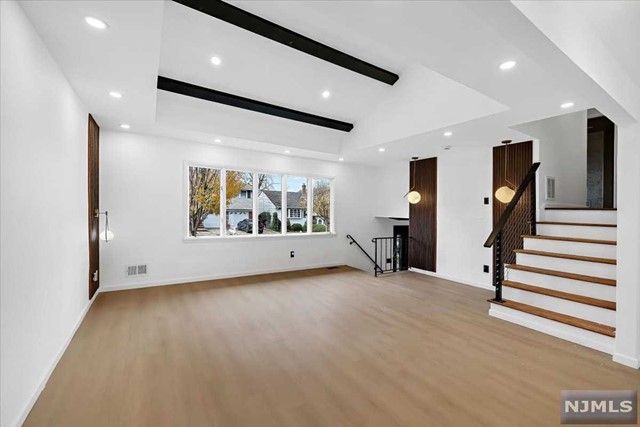 32 Luhman Terrace, Secaucus, NJ 07094