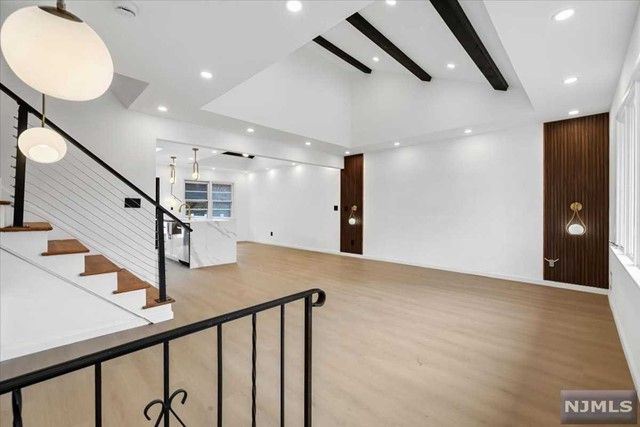 32 Luhman Terrace, Secaucus, NJ 07094
