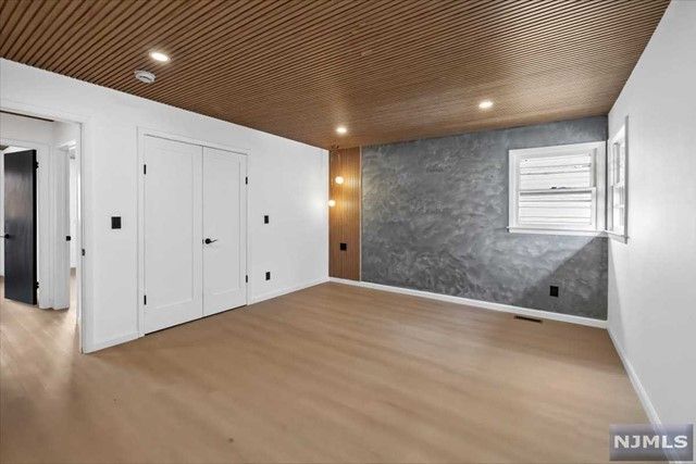 32 Luhman Terrace, Secaucus, NJ 07094