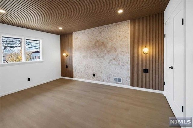 32 Luhman Terrace, Secaucus, NJ 07094