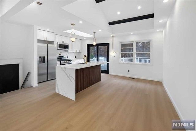 32 Luhman Terrace, Secaucus, NJ 07094