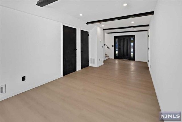32 Luhman Terrace, Secaucus, NJ 07094