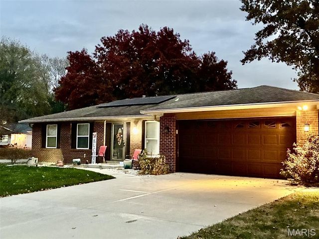 21 Lemon Tree Drive, St Peters, MO 63376