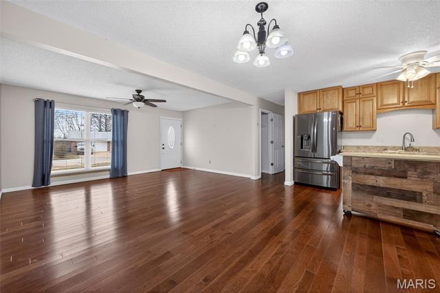 21 Lemon Tree Drive, St Peters, MO 63376