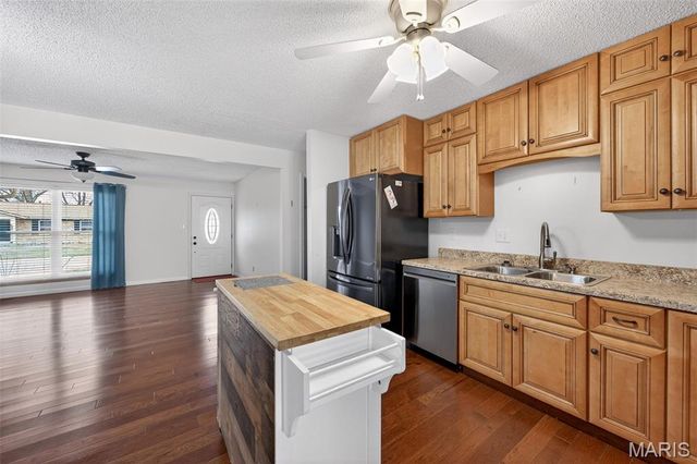 21 Lemon Tree Drive, St Peters, MO 63376