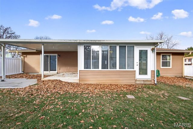 21 Lemon Tree Drive, St Peters, MO 63376