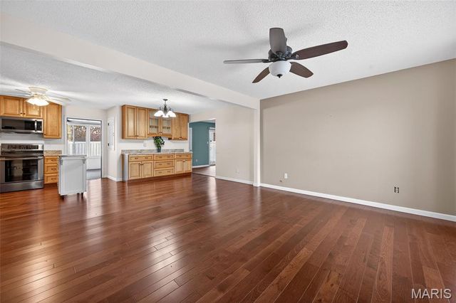 21 Lemon Tree Drive, St Peters, MO 63376