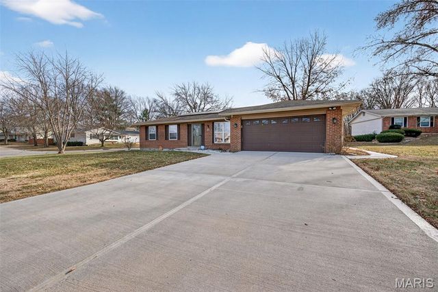 21 Lemon Tree Drive, St Peters, MO 63376