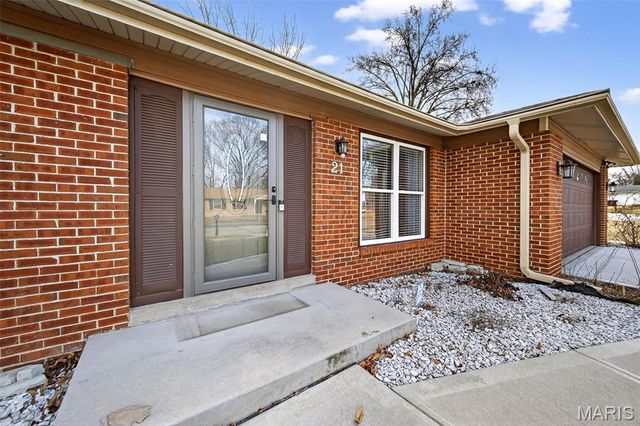 21 Lemon Tree Drive, St Peters, MO 63376