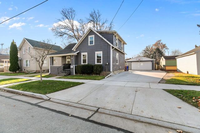 215 E WINNEBAGO STREET, Appleton, WI 54911