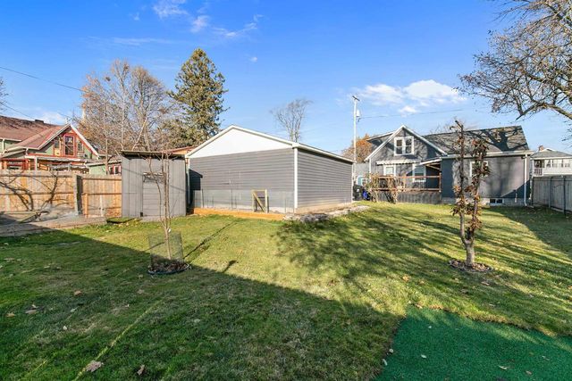 215 E WINNEBAGO STREET, Appleton, WI 54911