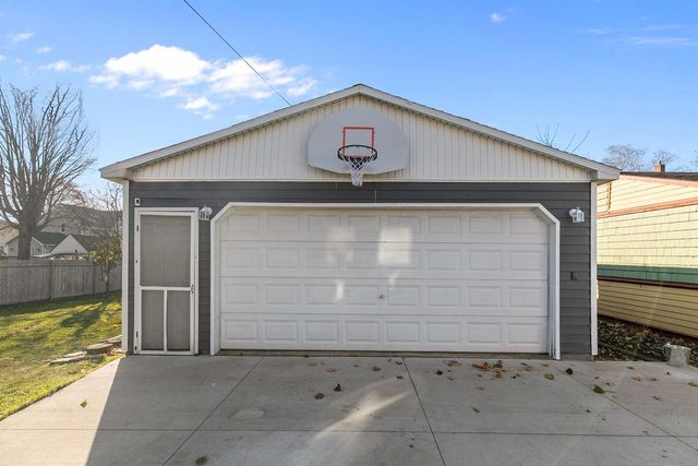 215 E WINNEBAGO STREET, Appleton, WI 54911