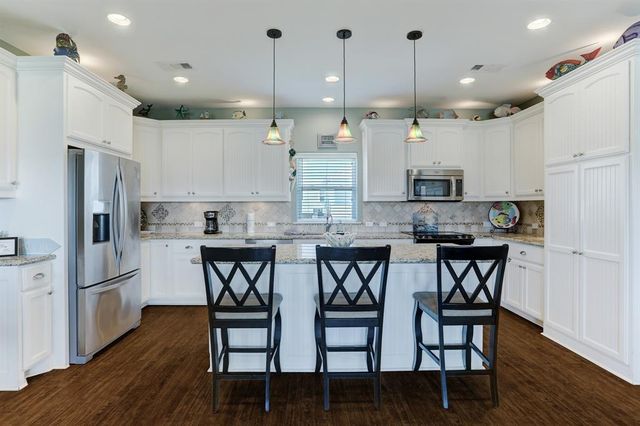 934 S Cove, Crystal Beach, TX 77650