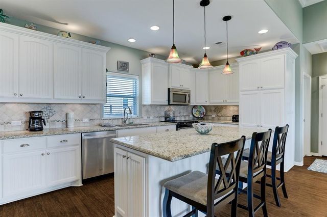 934 S Cove, Crystal Beach, TX 77650
