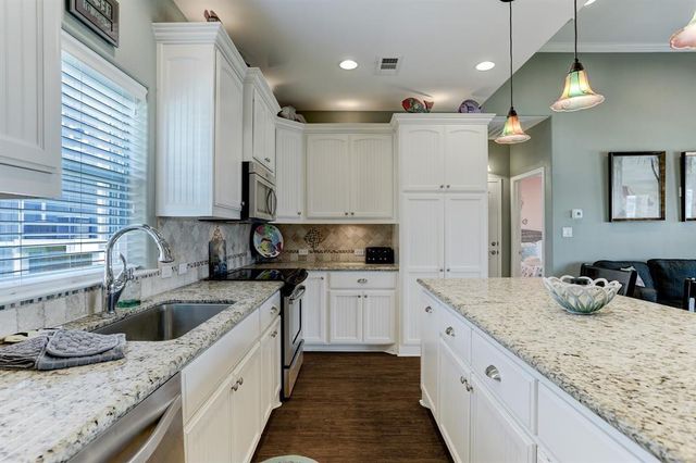 934 S Cove, Crystal Beach, TX 77650