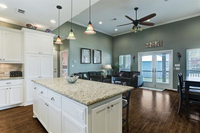 934 S Cove, Crystal Beach, TX 77650