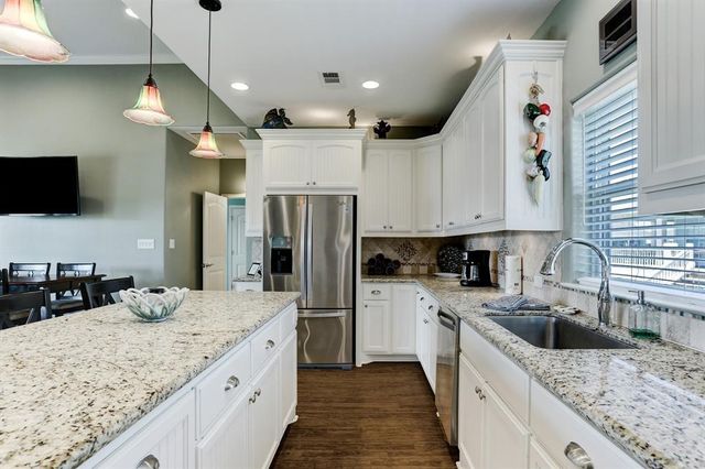 934 S Cove, Crystal Beach, TX 77650