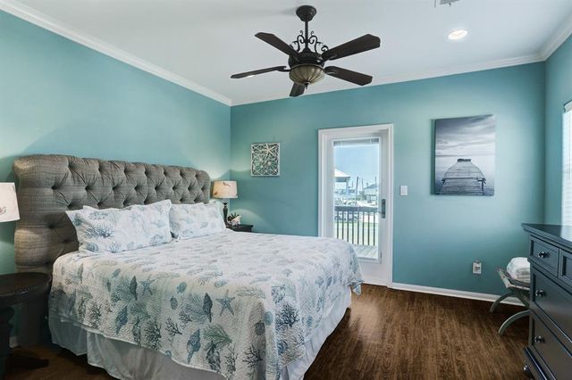 934 S Cove, Crystal Beach, TX 77650