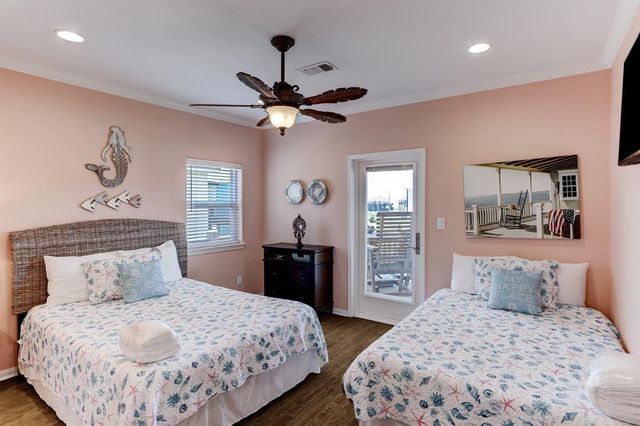 934 S Cove, Crystal Beach, TX 77650