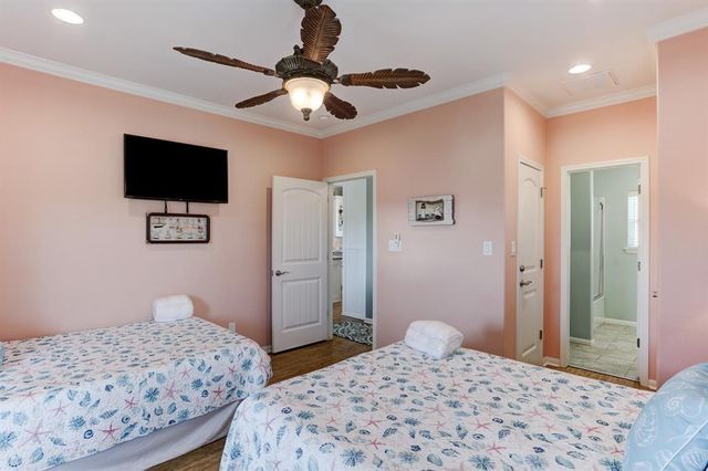 934 S Cove, Crystal Beach, TX 77650