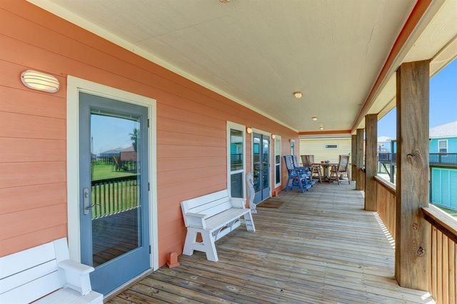 934 S Cove, Crystal Beach, TX 77650
