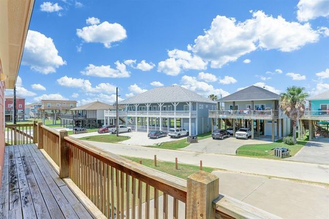 934 S Cove, Crystal Beach, TX 77650