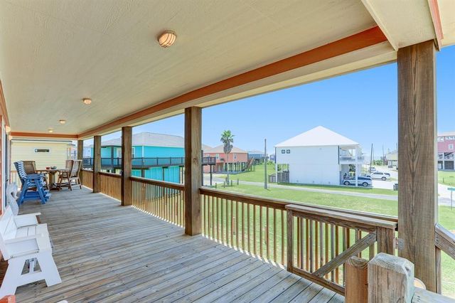 934 S Cove, Crystal Beach, TX 77650