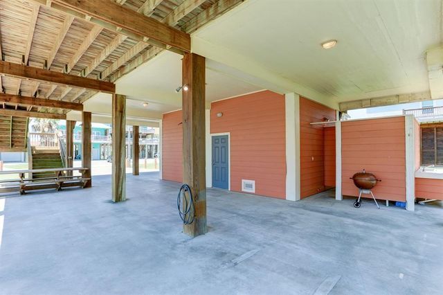 934 S Cove, Crystal Beach, TX 77650