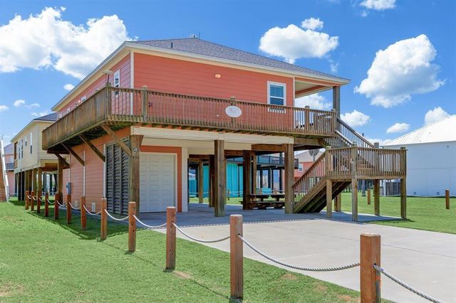 934 S Cove, Crystal Beach, TX 77650