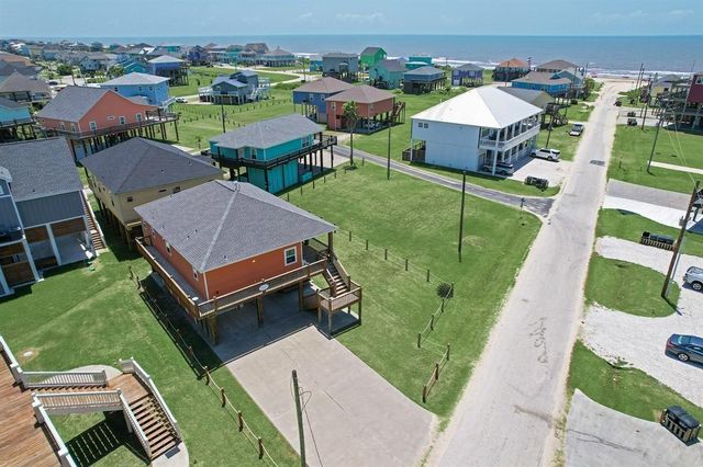 934 S Cove, Crystal Beach, TX 77650