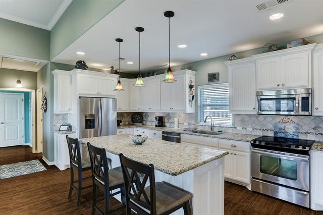 934 S Cove, Crystal Beach, TX 77650